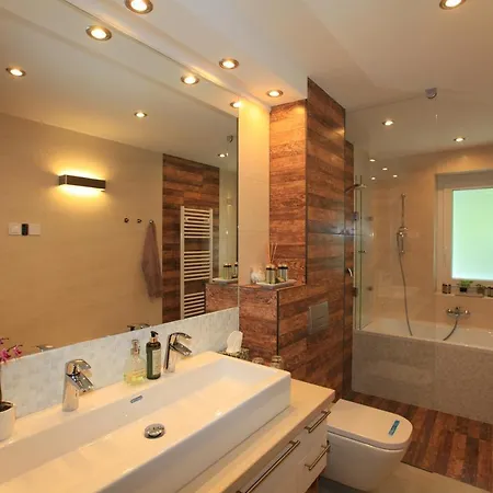 Paskal-lux With Free Parking And Ac Apartmán