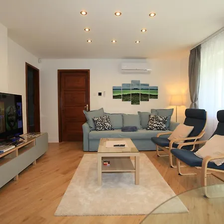 Apartament Paskal-lux With Free Parking And Ac